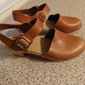NWOB Emma Mid Heel Clogs in Whiskey Leather